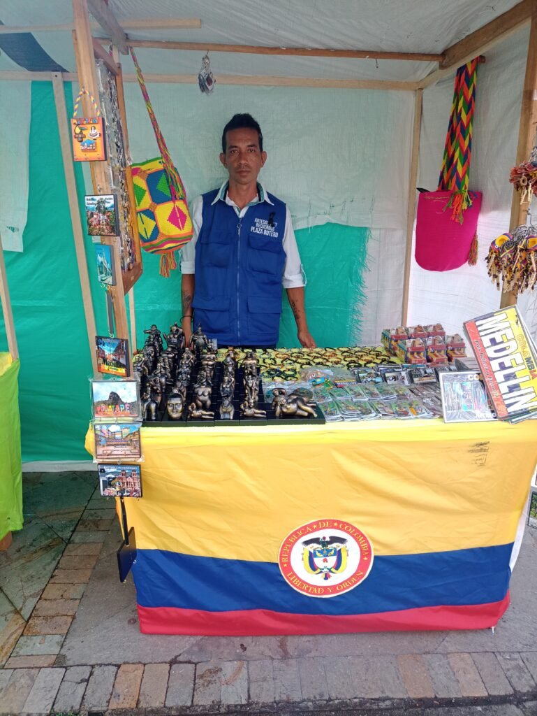 Venteros en la Plaza Botero Exclusivo Colombia