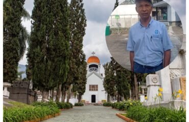 Francisco Cadavid lleva 26 años trabajando en el cementerio San Pedro, el más antiguo de la ciudad que aún está en uso.