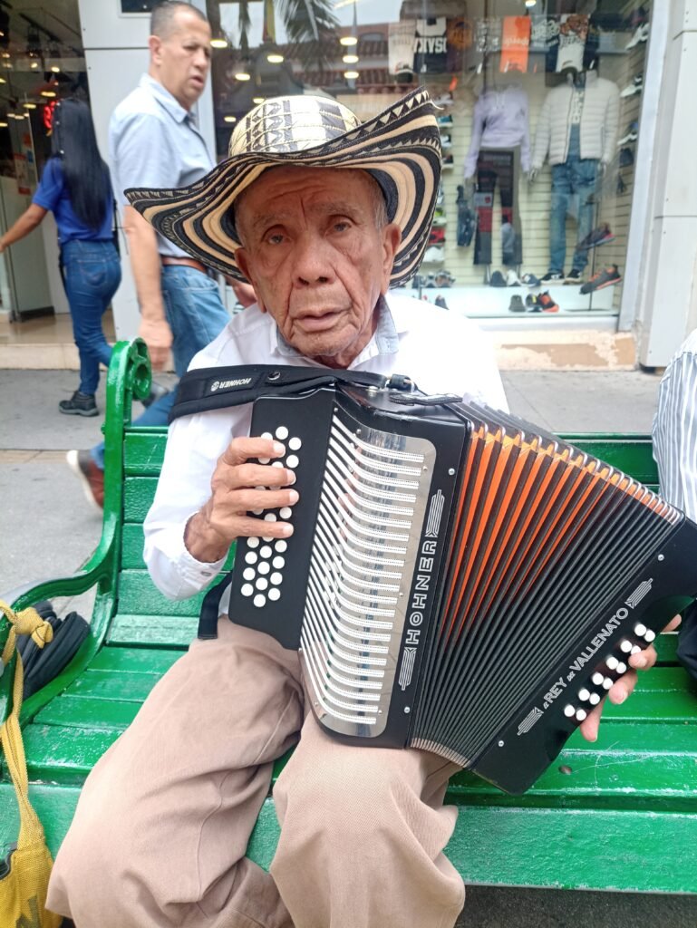 Plutarco pasa todas las mañanas a Junín